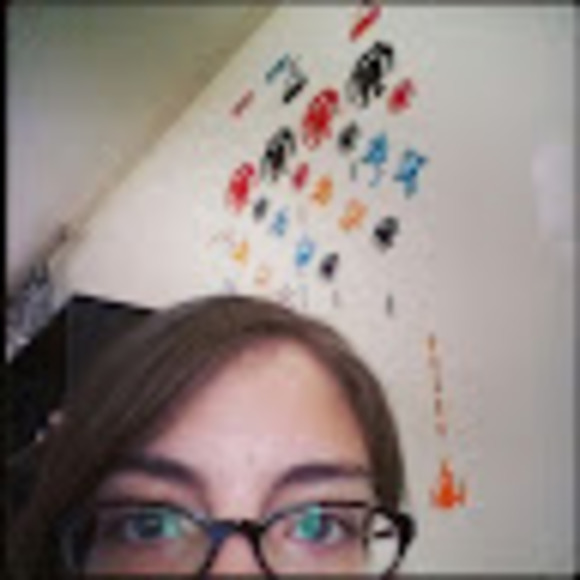 Meet your Posher, Cassandra - Picture 1 of 1